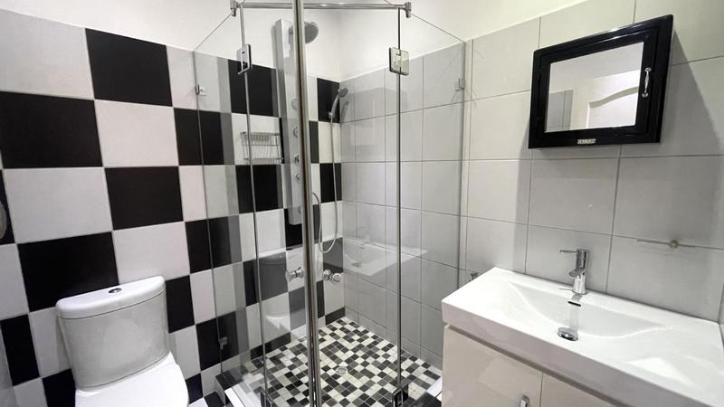 2 Bedroom Property for Sale in Vredehoek Western Cape